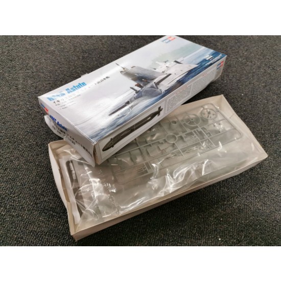 1/350 HMS Astute Submarine (box damaged) 1/350 HMS Astute Submarine (box damaged)