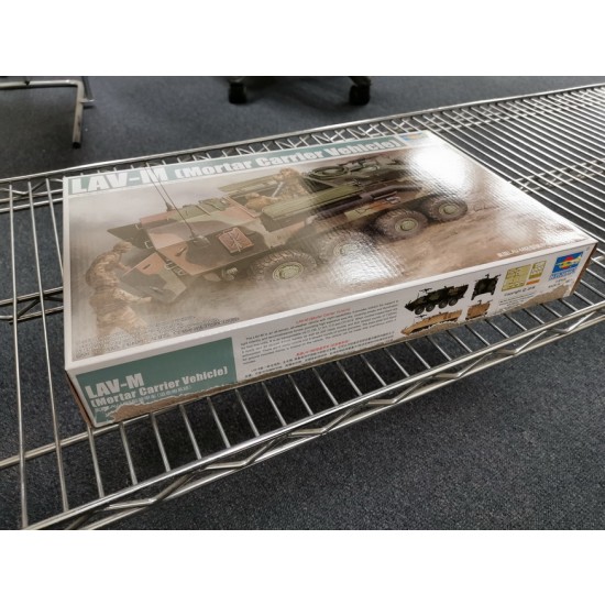 1/35 LAV-M (Mortar Carrier Vehicle) (box damaged) 1/35 LAV-M (Mortar Carrier Vehicle) (box damaged)
