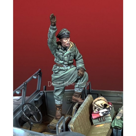1/35 German WSS Officer 1/35 German WSS Officer
