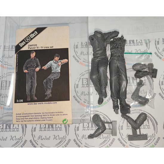 1/16 Panzer III / IV Crews (2 figures) 1/16 Panzer III / IV Crews (2 figures)