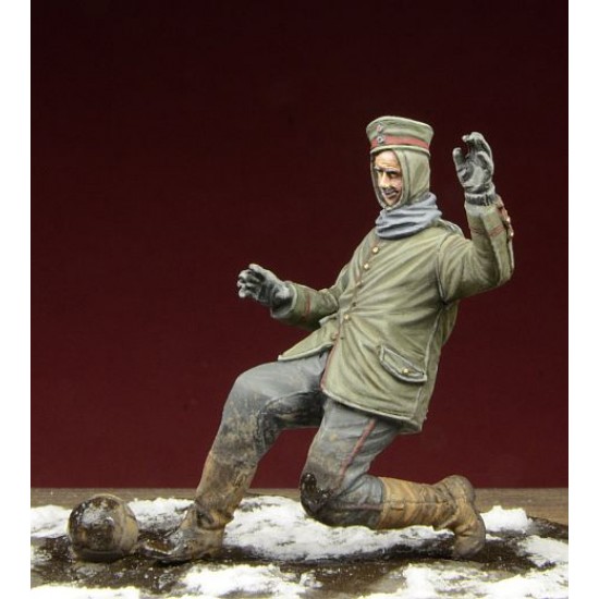 1/35 WWI German Infantryman - Playing Football (1 Figure) 1/35 WWI German Infantryman - Playing Football (1 Figure)