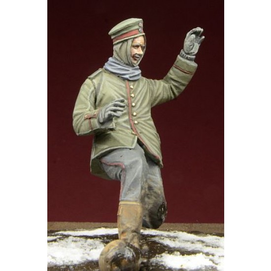 1/35 WWI German Infantryman - Playing Football (1 Figure) 1/35 WWI German Infantryman - Playing Football (1 Figure)
