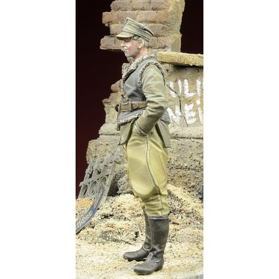 1/35 Polish LWP Officer in Berlin 1945 (1 Figure) 1/35 Polish LWP Officer in Berlin 1945 (1 Figure)