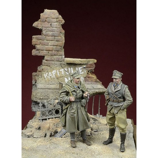 1/35 Polish LWP Soldiers in Berlin 1945 (2 Figures) 1/35 Polish LWP Soldiers in Berlin 1945 (2 Figures)