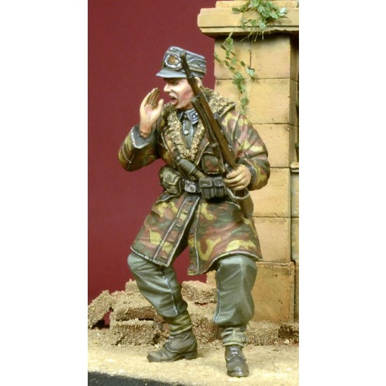 1/35 Screaming WSS Officer in Anorak 1944-1945 (1 Figure) 1/35 Screaming WSS Officer in Anorak 1944-1945 (1 Figure)