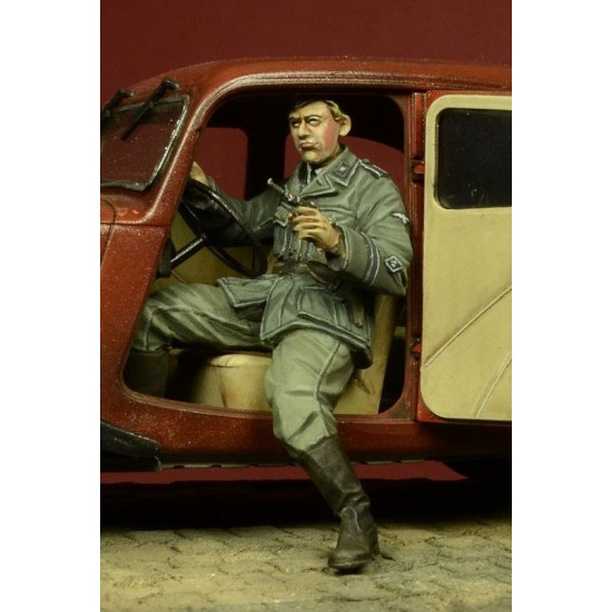 1/35 German SD Driver for Citroen 11CV (1 Figure) 1/35 German SD Driver for Citroen 11CV (1 Figure)