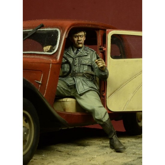 1/35 German SD Driver for Citroen 11CV (1 Figure) 1/35 German SD Driver for Citroen 11CV (1 Figure)