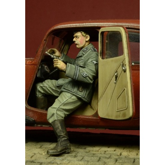1/35 German SD Driver for Citroen 11CV (1 Figure) 1/35 German SD Driver for Citroen 11CV (1 Figure)