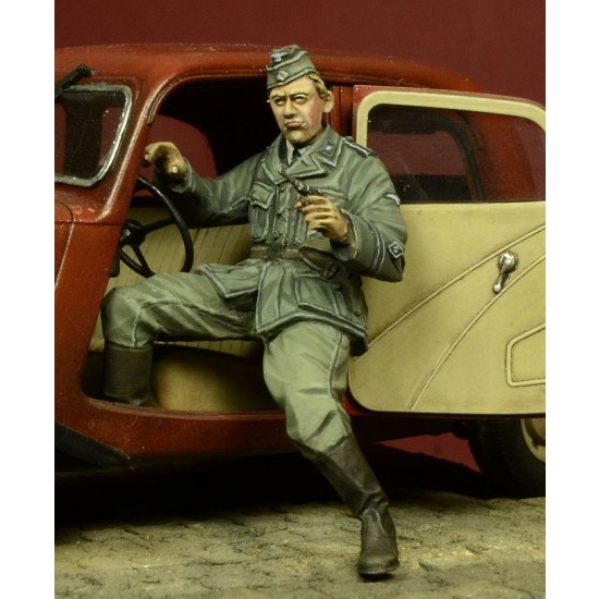 1/35 German SD Driver for Citroen 11CV (1 Figure) 1/35 German SD Driver for Citroen 11CV (1 Figure)