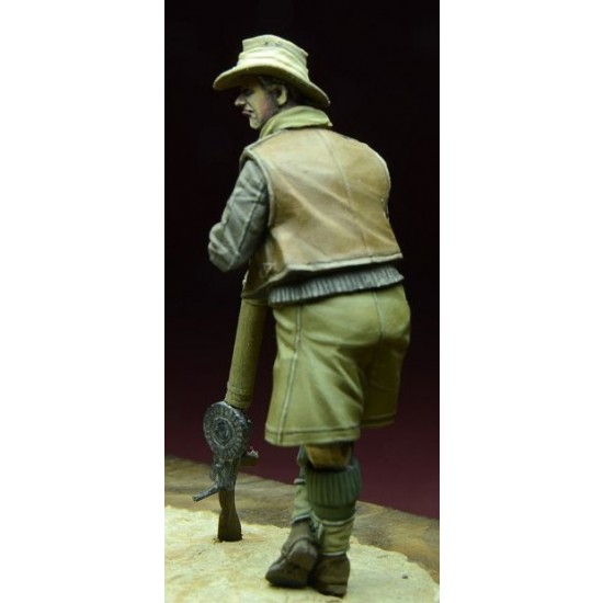 1/35 LRDG Soldier with Lewis Gun in North Africa 1940-1943 (1 Figure) 1/35 LRDG Soldier with Lewis Gun in North Africa 1940-1943 (1 Figure)
