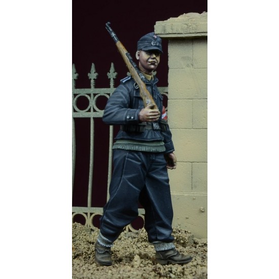 1/35 Hitlerjugend Boy No.2 in Germany 1945 (1 Figure) 1/35 Hitlerjugend Boy No.2 in Germany 1945 (1 Figure)