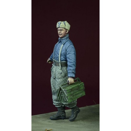 1/35 WWII Luftwaffe Mechanic in Winter 1942-1945 (1 Figure) 1/35 WWII Luftwaffe Mechanic in Winter 1942-1945 (1 Figure)