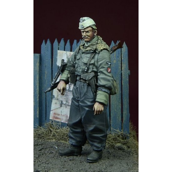1/35 Waffen SS Foreign Volunteer in Winter 1943-1945 (1 Figure) 1/35 Waffen SS Foreign Volunteer in Winter 1943-1945 (1 Figure)