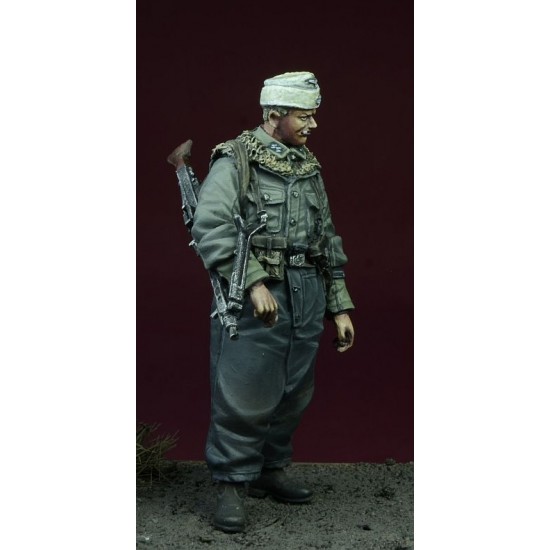1/35 Waffen SS Foreign Volunteer in Winter 1943-1945 (1 Figure) 1/35 Waffen SS Foreign Volunteer in Winter 1943-1945 (1 Figure)