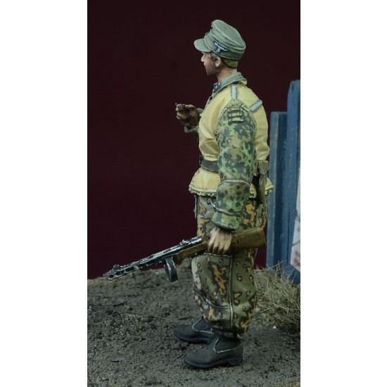 1/35 Waffen SS NCO in Winter 1943-1945 (1 Figure) 1/35 Waffen SS NCO in Winter 1943-1945 (1 Figure)