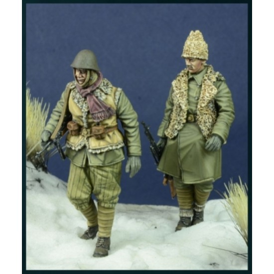 1/35 WWII Eastern Front Romanian Infantry Walking 1941-44 Winter (2 figures) 1/35 WWII Eastern Front Romanian Infantry Walking 1941-44 Winter (2 figures)