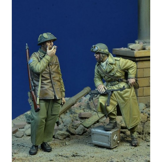 1/35 WWII Canadian Soldiers (2 figures) 1/35 WWII Canadian Soldiers (2 figures)