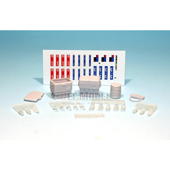 1/35 Modern US Portable Cooler Set w/Dented Empty Bottles 1/35 Modern US Portable Cooler Set w/Dented Empty Bottles