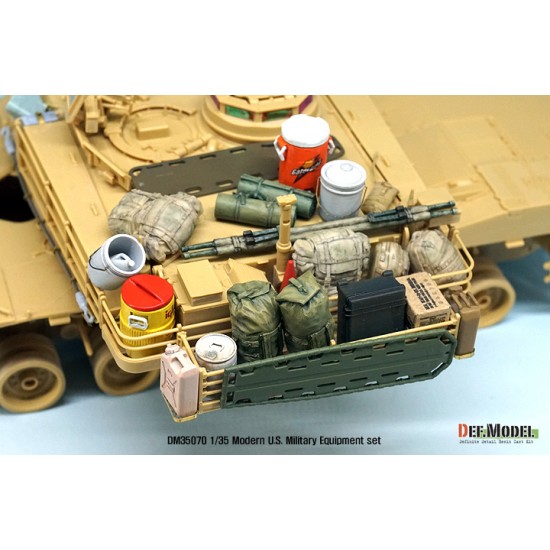 1/35 Modern US Military Equipment Set