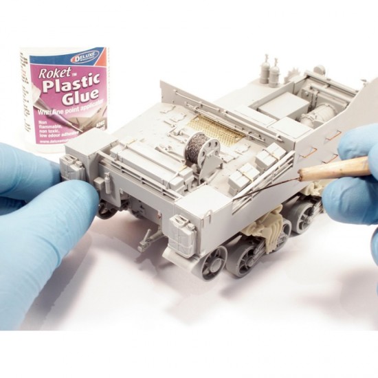 Roket Adhesive - Plastic Glue w/Point Applicator (30ml) Roket Adhesive - Plastic Glue w/Point Applicator (30ml)