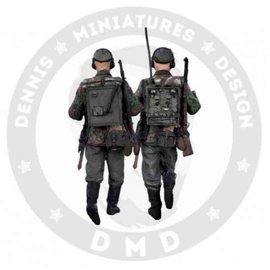 1/35 WWII German Funker (2 figures) 1/35 WWII German Funker (2 figures)