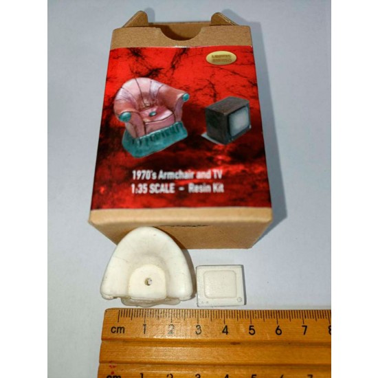 1/35 1970s Armchair and TV (2 resin castings) 1/35 1970s Armchair and TV (2 resin castings)