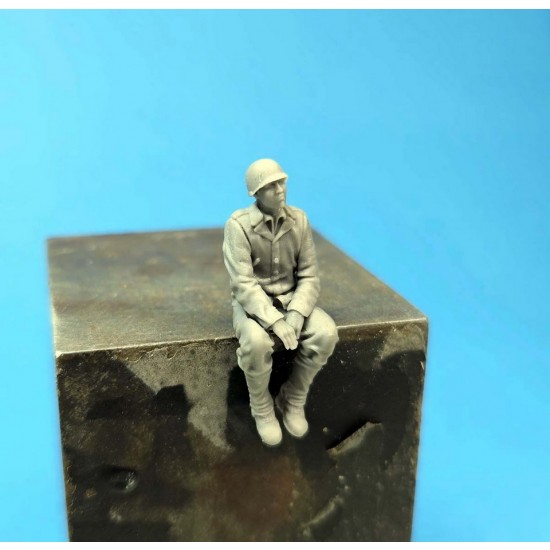 1/48 WWII US Soldier Sitting 1/48 WWII US Soldier Sitting