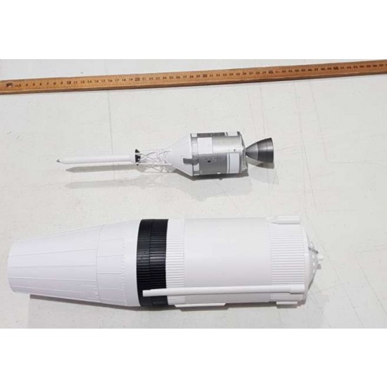 1/72 Apollo 11 Saturn V  (Unassembled Model)