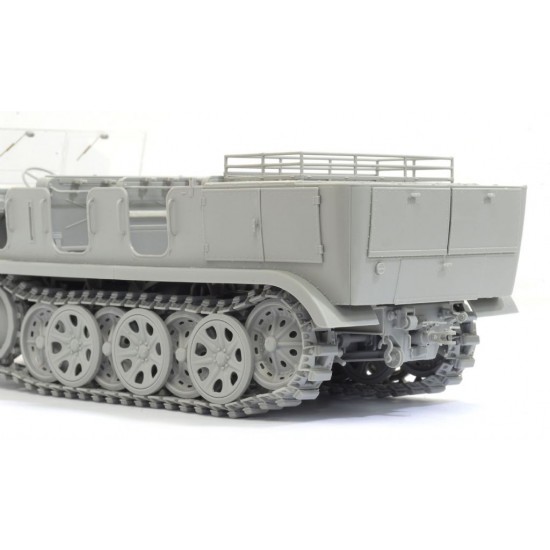 1/35 SdKfz.7 8t Half-track Initial Production (Smart kit) 1/35 SdKfz.7 8t Half-track Initial Production (Smart kit)