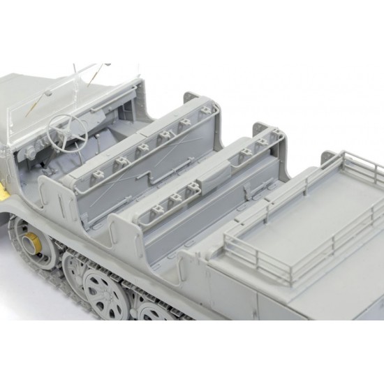 1/35 SdKfz.7 8t Half-track Initial Production (Smart kit) 1/35 SdKfz.7 8t Half-track Initial Production (Smart kit)