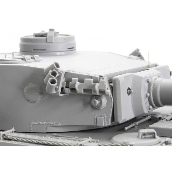 1/35 PzKpfw.VI Ausf.E SdKfz.181 Tiger I Tunisian Initial sPzAbt.501 & Pz.Rgt.7 Tunisia 1/35 PzKpfw.VI Ausf.E SdKfz.181 Tiger I Tunisian Initial sPzAbt.501 & Pz.Rgt.7 Tunisia