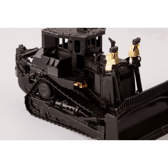 1/72 Oshkosh M1070 & M1000 Heavy Tractor w/D9R Detail Set (PE Sheets) for Takom Models 1/72 Oshkosh M1070 & M1000 Heavy Tractor w/D9R Detail Set (PE Sheets) for Takom Models