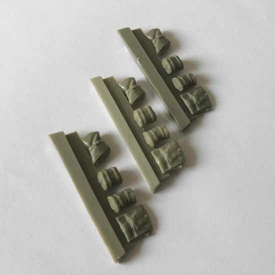 1/35 German Canvases (4 Types, 12pcs) 1/35 German Canvases (4 Types, 12pcs)