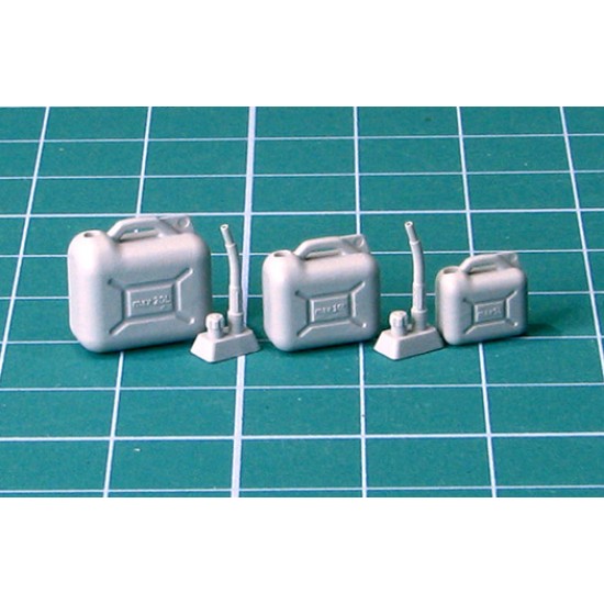 1/35 Plastic Jerry Cans 5L, 10L & 20L (3pcs) 1/35 Plastic Jerry Cans 5L, 10L & 20L (3pcs)