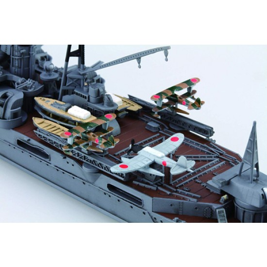 1/700 IJN Heavy Cruiser Mikuma 1942 (TOKU-70) 1/700 IJN Heavy Cruiser Mikuma 1942 (TOKU-70)