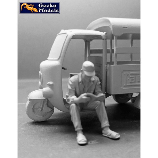 1/35 Saigon Shuttle Motor-Tricycle Depot and Driver (2 tricycles and 1 figure) 1/35 Saigon Shuttle Motor-Tricycle Depot and Driver (2 tricycles and 1 figure)