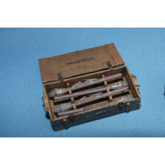 1/35 Panzerfaust with Box (2 sets) 1/35 Panzerfaust with Box (2 sets)