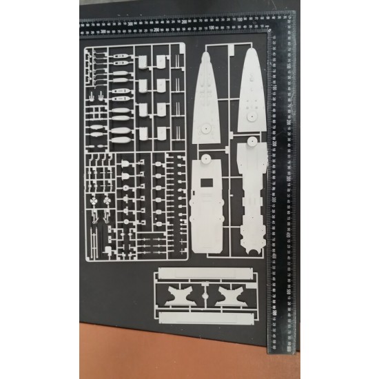 1/350 Italian Heavy Cruiser Pola 1941 1/350 Italian Heavy Cruiser Pola 1941