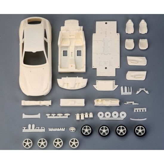 1/24 Ferrari GTC4 Lusso (resin kit) 1/24 Ferrari GTC4 Lusso (resin kit)