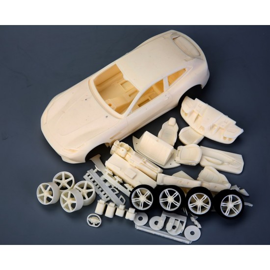 1/24 Ferrari GTC4 Lusso (resin kit) 1/24 Ferrari GTC4 Lusso (resin kit)