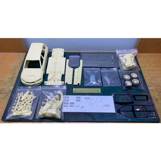 1/24 Mitsubishi Evo9 Wagon 1/24 Mitsubishi Evo9 Wagon