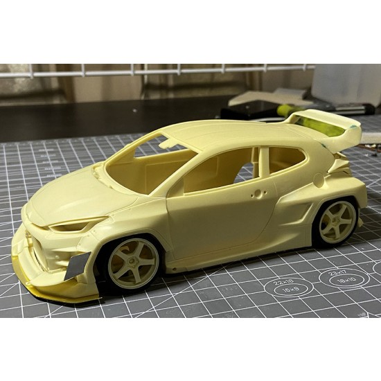 1/24 Rocket Bunny GR Yaris (HKS) 1/24 Rocket Bunny GR Yaris (HKS)