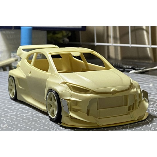 1/24 Rocket Bunny GR Yaris (HKS) 1/24 Rocket Bunny GR Yaris (HKS)