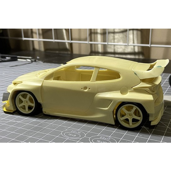 1/24 Rocket Bunny GR Yaris (HKS) 1/24 Rocket Bunny GR Yaris (HKS)