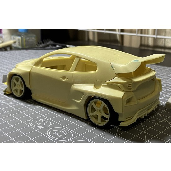 1/24 Rocket Bunny GR Yaris (HKS) 1/24 Rocket Bunny GR Yaris (HKS)