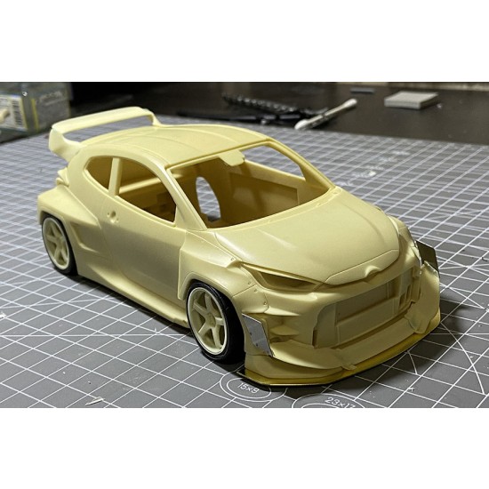 1/24 Rocket Bunny GR Yaris (HKS) 1/24 Rocket Bunny GR Yaris (HKS)