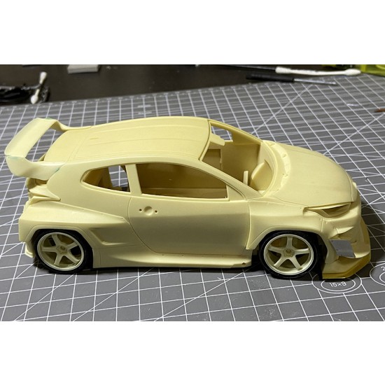 1/24 Rocket Bunny GR Yaris (HKS) 1/24 Rocket Bunny GR Yaris (HKS)