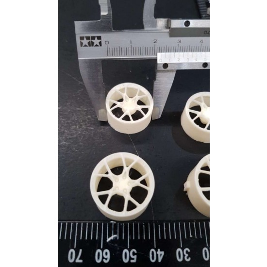 1/24 Bugatti Chiron Wheels for Zero-400-Zero (Decal & Resin Wheels) 1/24 Bugatti Chiron Wheels for Zero-400-Zero (Decal & Resin Wheels)