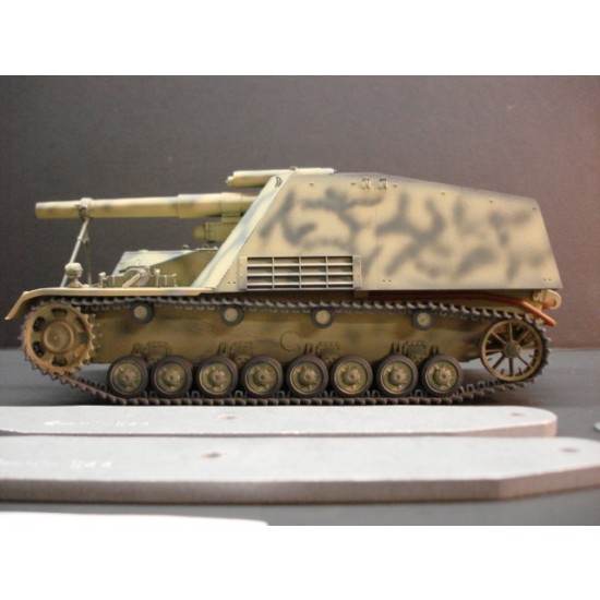 Track Links Tool for 1/35 PzKpfw.IV Nashorn/Hummel w/4 Return Rollers Track Links Tool for 1/35 PzKpfw.IV Nashorn/Hummel w/4 Return Rollers