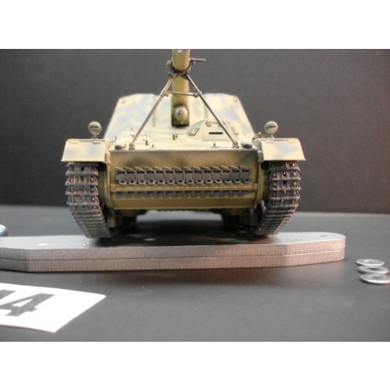 Track Links Tool for 1/35 PzKpfw.IV Nashorn/Hummel w/4 Return Rollers Track Links Tool for 1/35 PzKpfw.IV Nashorn/Hummel w/4 Return Rollers